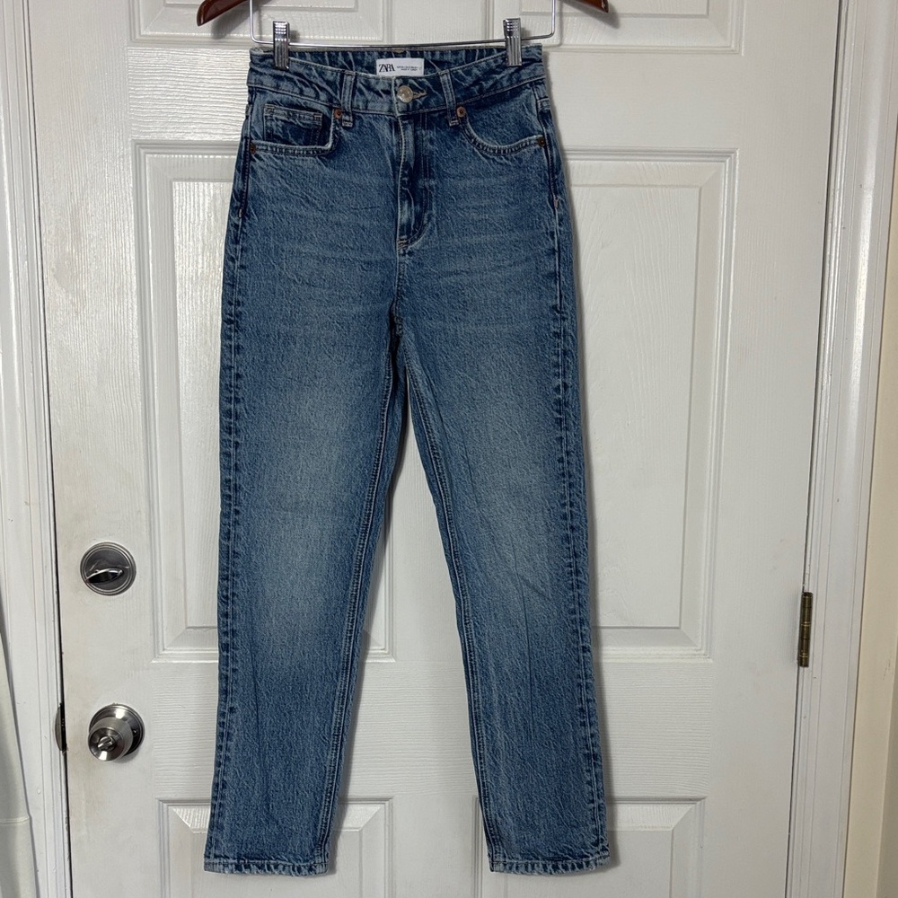 Zara Classic High Rise ankle length Blue Jeans Size 2